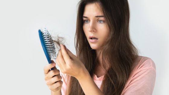 Come prevenire la caduta dei capelli in autunno